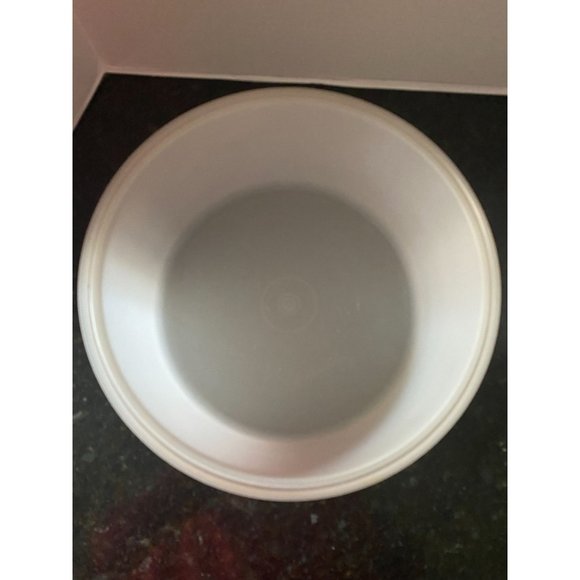 Tupperware 13" D Harvest Gold Cake Carrier/Keeper 1256-5) with Handle (1258-5) - Picture 6 of 9